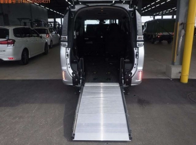 TOYOTA VOXY 2019 SILVER