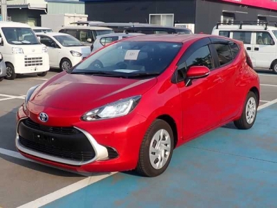 TOYOTA AQUA 2024 RED 9300