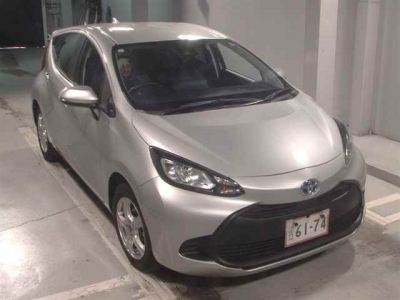 TOYOTA AQUA  2024  SILVER