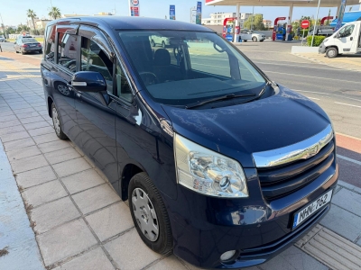 TOYOTA  NOAH  2009 MHN762  BLUE