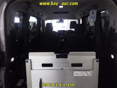 TOYOTA NOAH SLOPE 2022 GOLD 1360